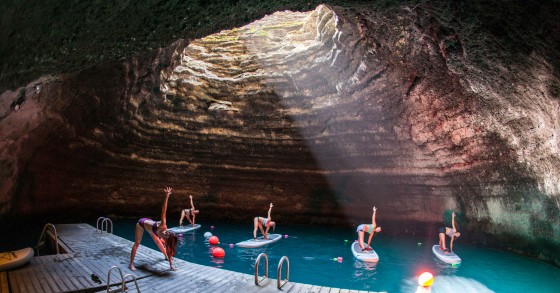 Una piscina termale sul fondo di un cratere per un hotel unico al mondo (fotogallery)