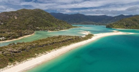 La più bella spiaggia del mondo, zona sacra della comunità Maori, salvata dal crowdfunding (foto)