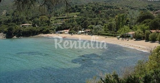 Una villa sull’isola d’Elba con piscina e campo da tennis (Fotogallery)