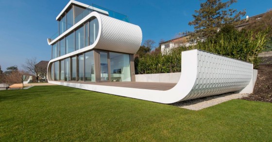 Una "serpeggiante" casa futuristica con vista sul lago di Zurigo