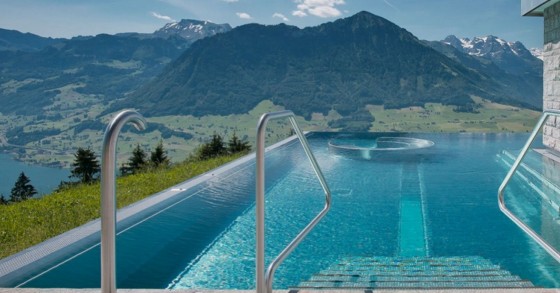 Oltre 130 milioni di persone vogliono fare il bagno qui: ecco la piscina più desiderata al mondo (Fotogallery)