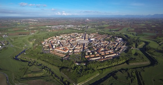 Vivere in una fortezza inespugnabile: 5 città circondate da mura