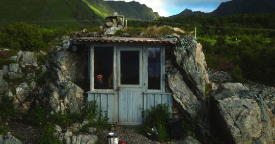 Il mistero della “casa grotta” più virale di Internet