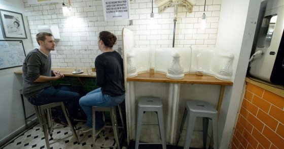 Ristrutturazione estrema: da bagno pubblico a hipster bar di moda a Londra