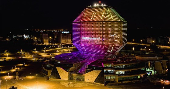 Ecco 9 edifici unici in grado di cambiare colore, brillare nel buio e non solo