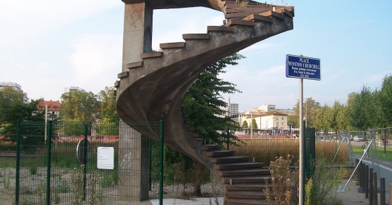 Architettura senza senso: affascinanti e inspiegabili resti urbani trasformati in arte