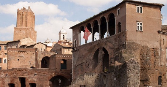 Grillo chiede (con ironia) ai Cavalieri di Malta di pagare un affitto più alto per la sede a Roma
