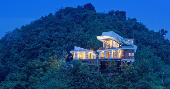 Uno chalet di lusso in Indonesia con un container come tetto