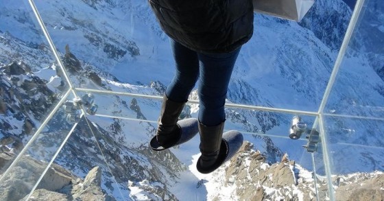 Camminare sul vuoto: 10 passerelle di vetro che fanno davvero paura