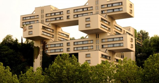 Questo monumentale edificio in cemento è la sede della Banca della Georgia