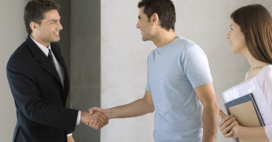 Esercizio abusivo della professione di agente immobiliare: è legge la norma che inasprisce le sanzioni