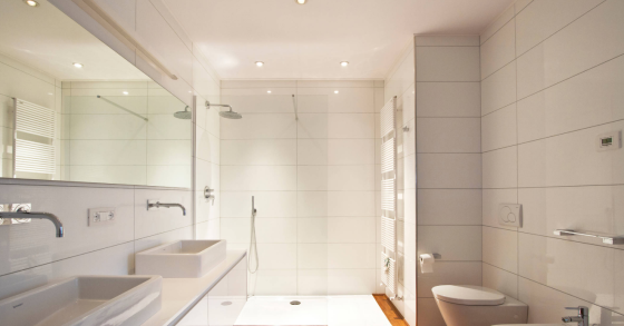 Rinnovare il bagno spendendo poco: i consigli degli esperti