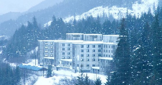 Un bunker segreto abbandonato in uno strano villaggio dell'Alaska