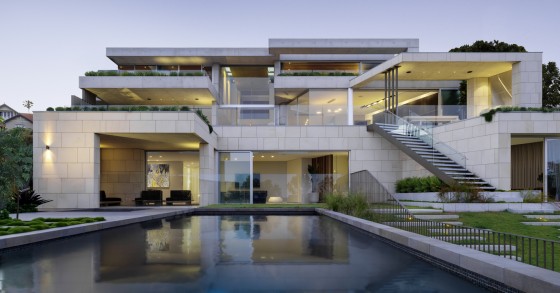 Classico e moderno si fondono in questa spettacolare villa di Sydney