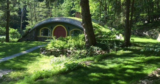 Questo fan di Tolkien ha costruito una perfetta casa hobbit ecosostenibile