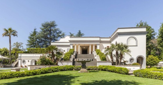 Private, luxury villa for sale just 17 miles from the centre of Rome