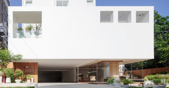 Questo hotel di design in Thailandia fonde le terrazze con gli interni delle stanze