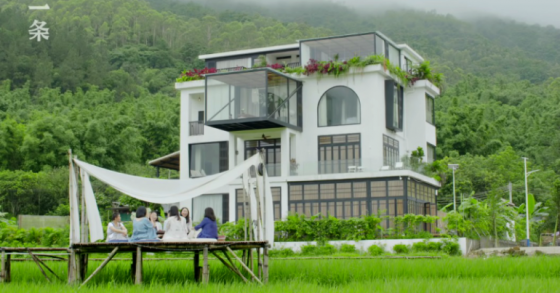 Il sogno realizzato di 7 amiche cinesi: comprano una villa da 700 mq per vivere insieme