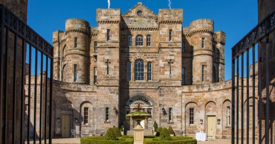 Questo lussuoso e spettacolare castello scozzese è in vendita per 8,75 milioni