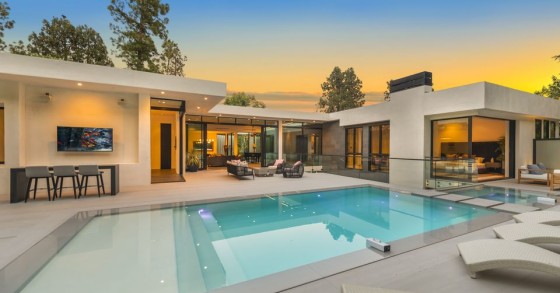 Beverly Hills, vendesi villa con opere di Warhol e una Rolls Royce per 16 milioni di euro