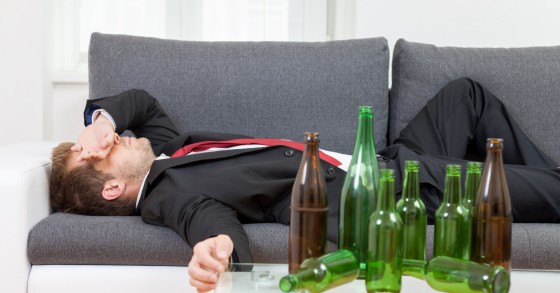 Se hai postumi di una sbornia lavori da casa, in Inghilterra si può