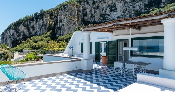 Esta impresionante villa junto al acantilado está a la venta en Capri