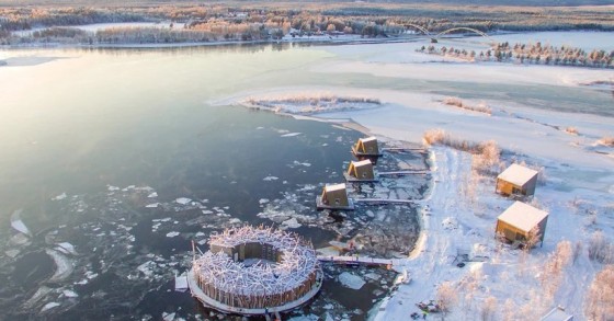 Un hotel galleggiante nel cuore della Lapponia