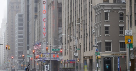 Un gran proprietario di New York sospende il pagamento dell'affitto ai suoi inquilini