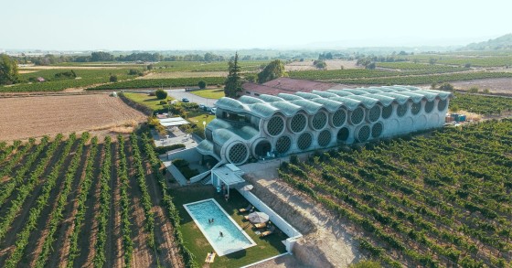 L’hotel dei sogni per gli amanti del vino: vigneti, servizio 5 stelle e design unico