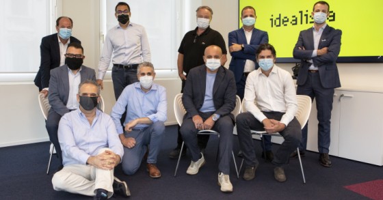 Les équipes idealista, Miogest et Gestim après la signature du contrat d'achat