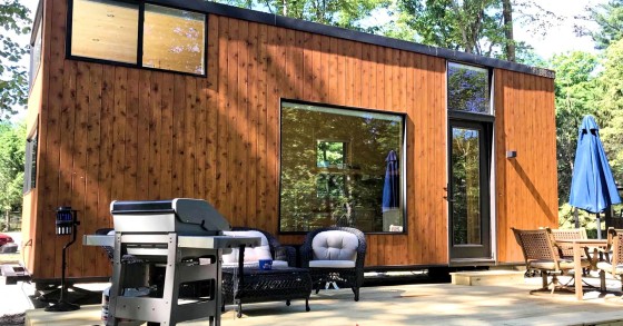 Una mini-casa di design con terrazza a New York per sfruttare al massimo lo spazio