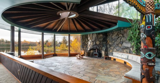 L'unica casa dell'architetto John Lautner in Alaska è in vendita per un milione di euro