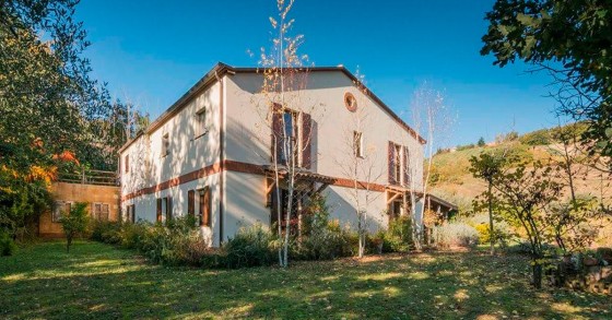 Desfruta das cores do outono nas colinas italianas