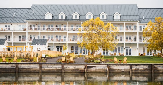 Un bellissimo hotel di design affacciato sul lago e sperduto nella campagna nel cuore di New York