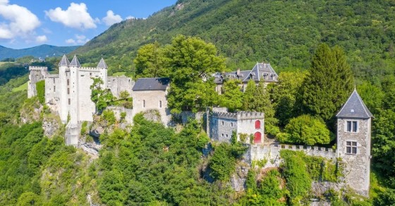 Da fortezza del IX secolo a castello privato: una residenza da sogno in Francia