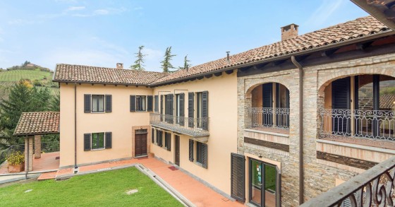 Esta masía y bodega está a la venta en Piamonte
