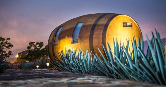 L’hotel messicano in cui si dorme dentro le botti di tequila