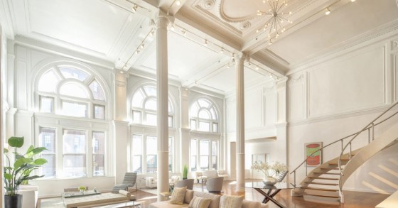 Questo spettacolare loft di New York include un murale dell'artista Keith Haring