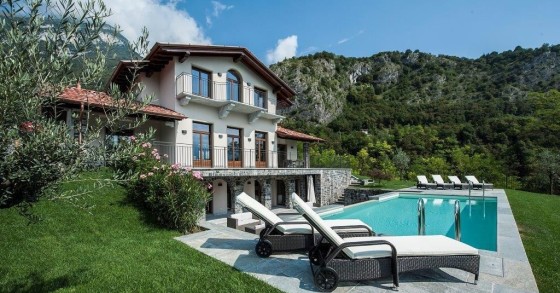 Această vilă nouă este de vânzare în Italia