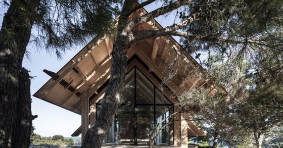 Questa casa prefabbricata completamente sostenibile ha una vista mozzafiato sul Mar Egeo