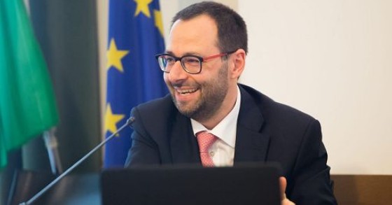 Patuanelli: il coprifuoco resta alle 22 come suggerito da Cts