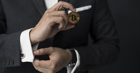 La società immobiliare Caruso investe in bitcoin e Blockchain