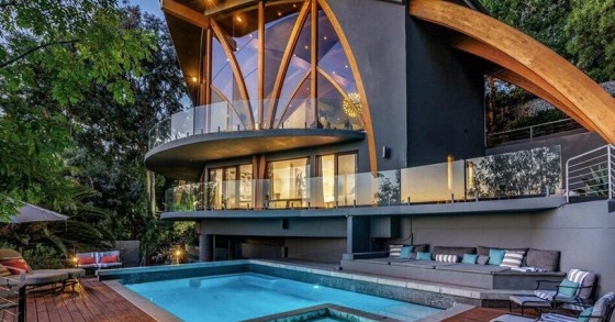 In vendita per 7,8 milioni questa casa futuristica dell'architetto Harry Gesner