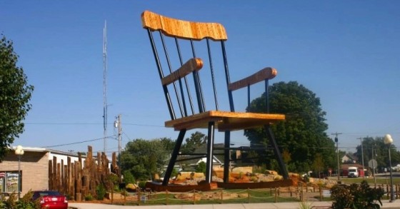 Guinness World Record a Casey, la piccola cittadina americana piena di oggetti giganti