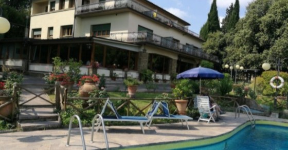 Un elegante hotel immerso nel verde a Firenze in vendita su idealista