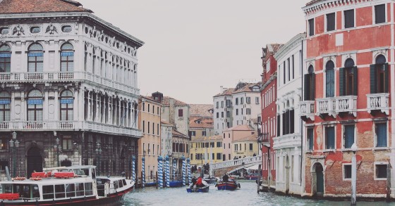 Accessi limitati a Venezia, dal 2022 arrivano i tornelli nei punti “chiave”
