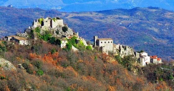 Leilões imobiliários em aldeias italianas
