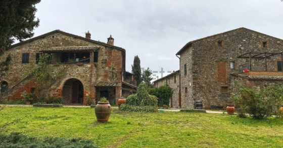 Un tipico casale toscano in vendita su idealista, la base d’asta è 765.000 euro