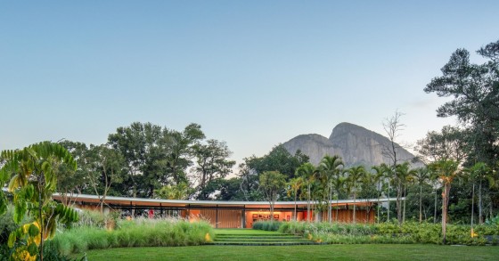 Una casa spettacolare in Brasile con un design ispirato alle ali degli uccelli