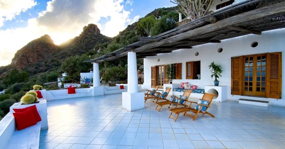 Stunning villa for sale in the Aeolian Islands